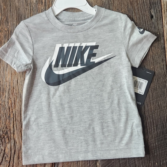 🆕️ Nike Tee - Picture 2 of 2